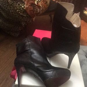 Run big in size Rare find good condition